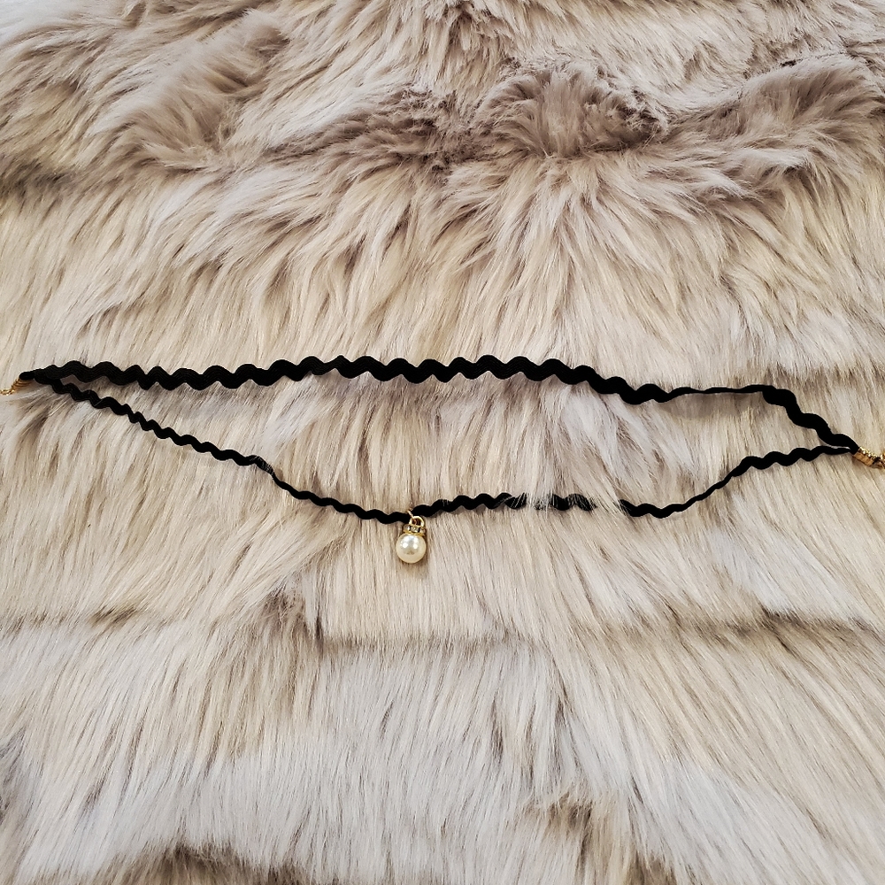 🖤Cute clear crystal cube choker with gold detail